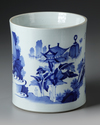 A CHINESE BLUE AND WHITE BRUSH POT, BITONG, QING DYNASTY (1644 –1911)