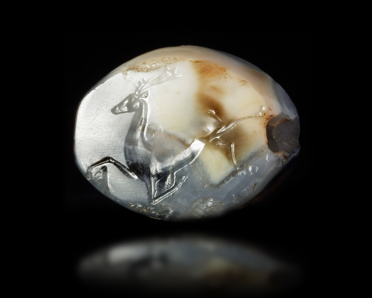 A GREEK SCARABOID WITH A RUNNING STAG IN AGATE, 5TH CENTURY BC