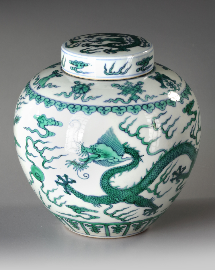 A CHINESE GREEN-ENAMELLED DRAGON JAR, 19TH-20TH CENTURY