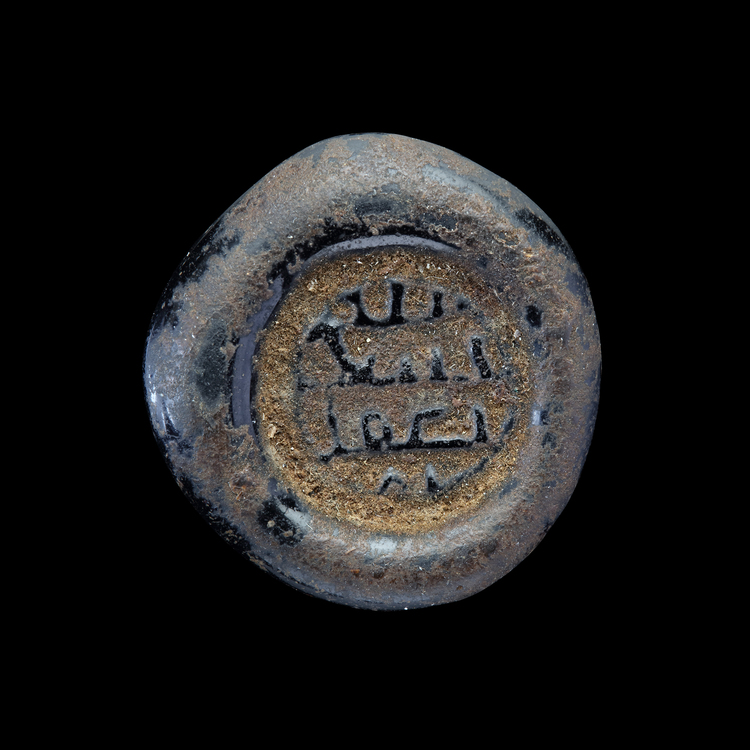 AN EARLY ISLAMIC GLASS WEIGHT OF DOUBLE DINAR,10TH-11TH CENTURY