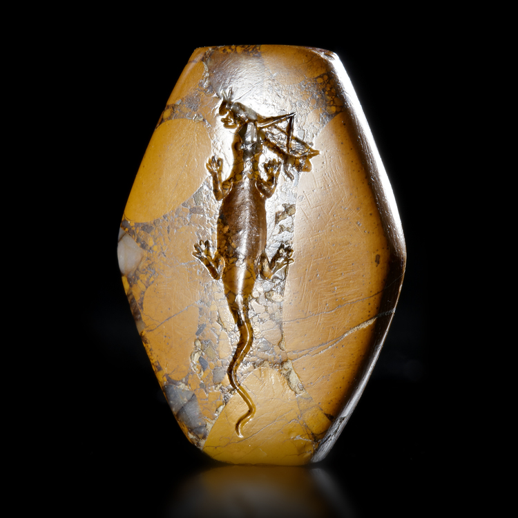 A MINOAN STAMP SEAL OF A LIZARD WITH A GRASSHOPPER, CIRCA 1500-1300 BC