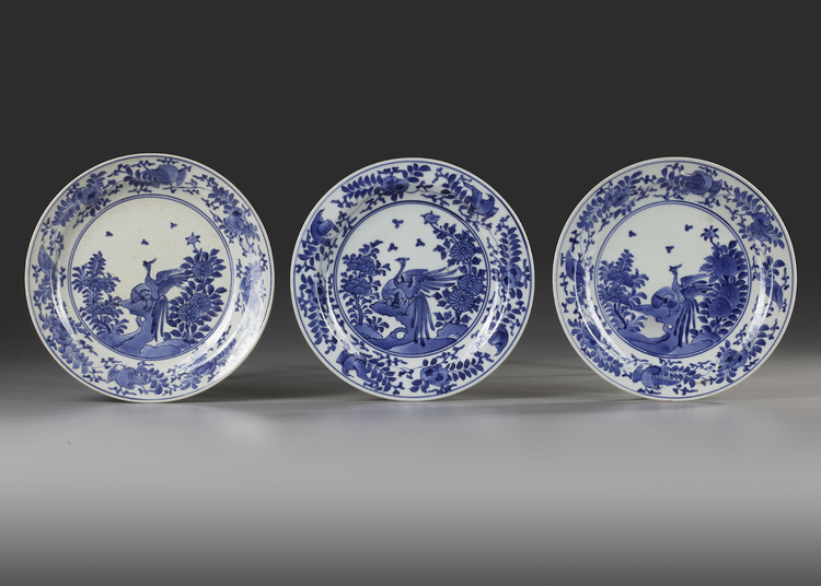 THREE JAPANESE KAKIMON-STYLE  BLUE AND WHITE DISHES, 17TH CENTURY