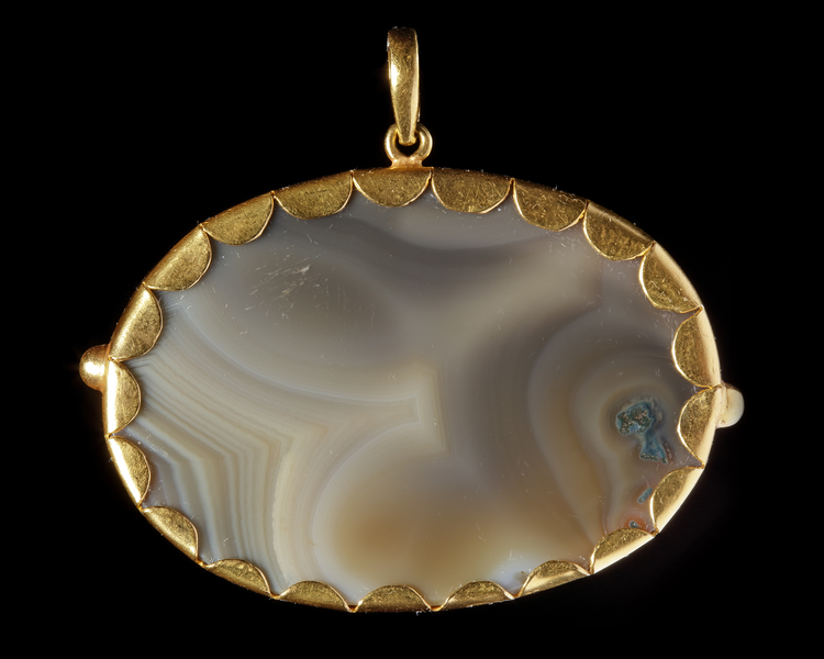 TWO AGATE AND JADE PENDANTS