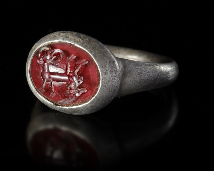 AN AGATE SEAL SILVER RING