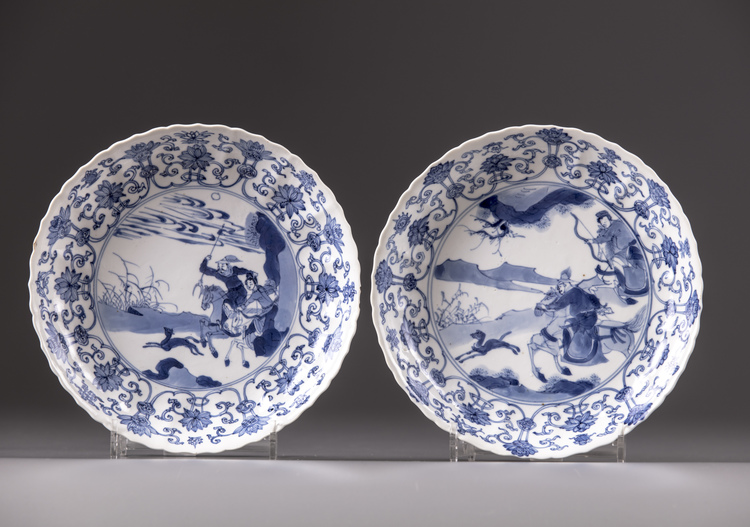 A matched pair of Chinese blue and white 'Joosje te paard' dishes