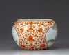 A CHINESE IRON-RED FAMILLE ROSE POT, 20TH CENTURY