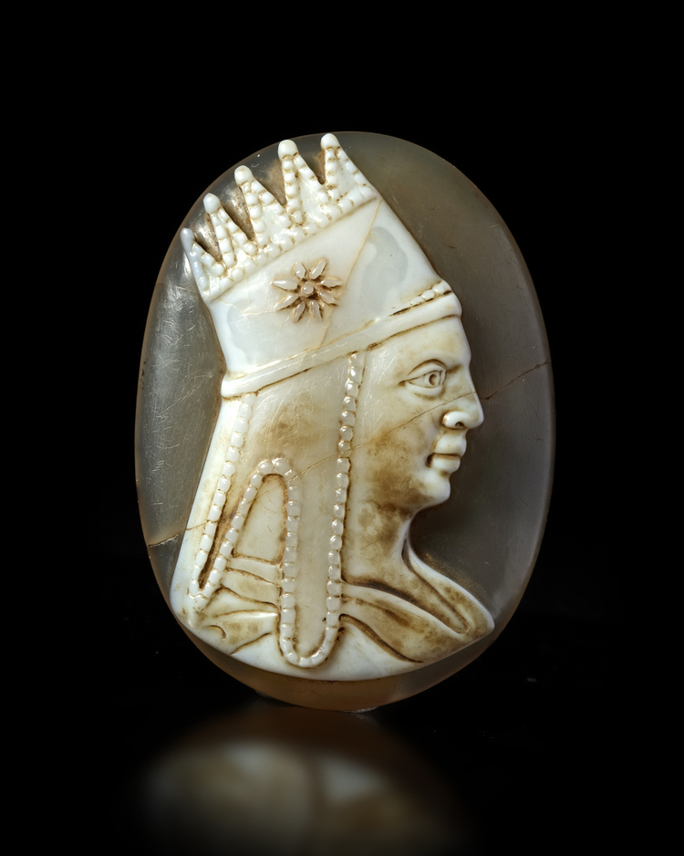 A LARGE CAMEO OF TIGRANES II OR 'THE GREAT' IN SARDONYX, 1ST CENTURY BC