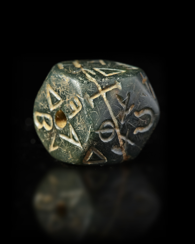 A TRUNCATED SQUARE AMULET IN GREEN AGATE, ROMAN, 1ST CENTURY AD