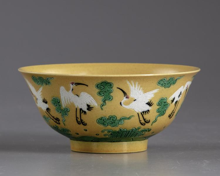 A CHINESE CRANES YELLOW-GROUND BOWL, 20TH CENTURY