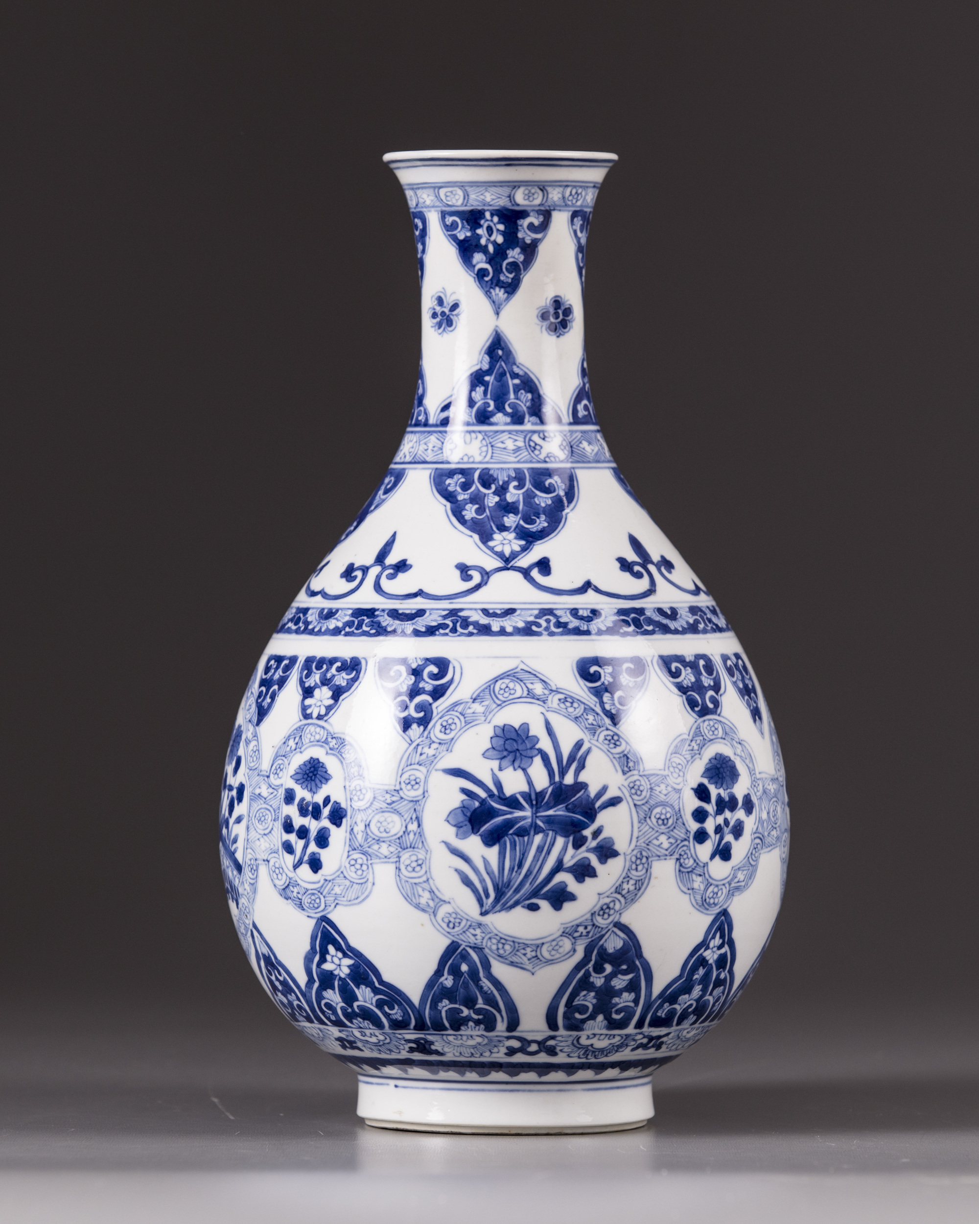 A Blue And White Yuhuchunping Vase