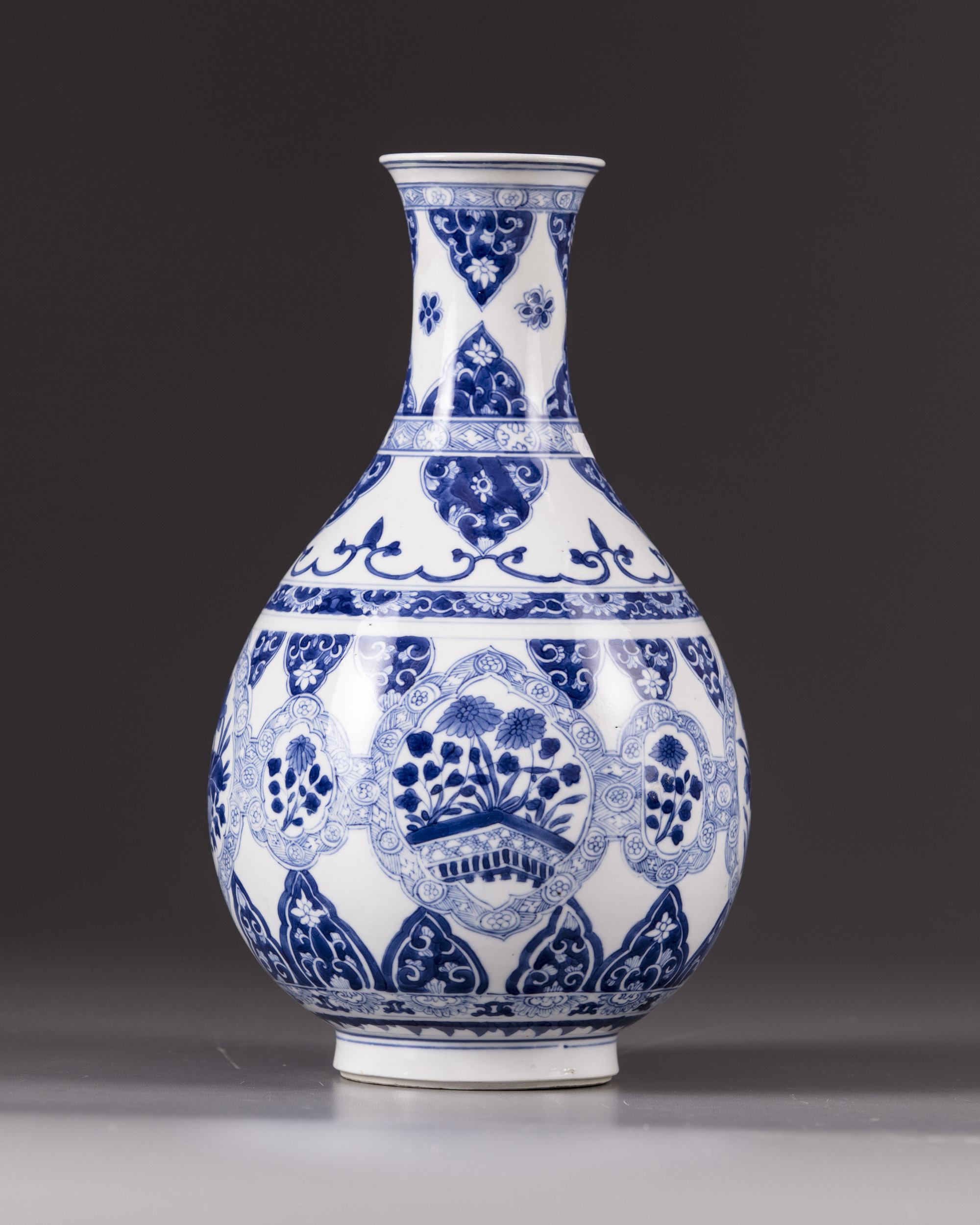 A blue and white yuhuchunping vase