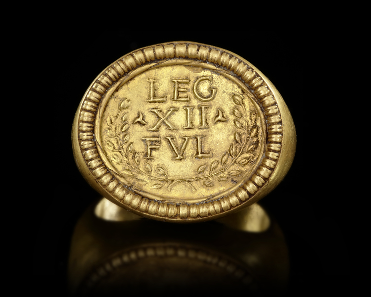 A ROMAN GOLD RING, 1ST-2ND CENTURY AD