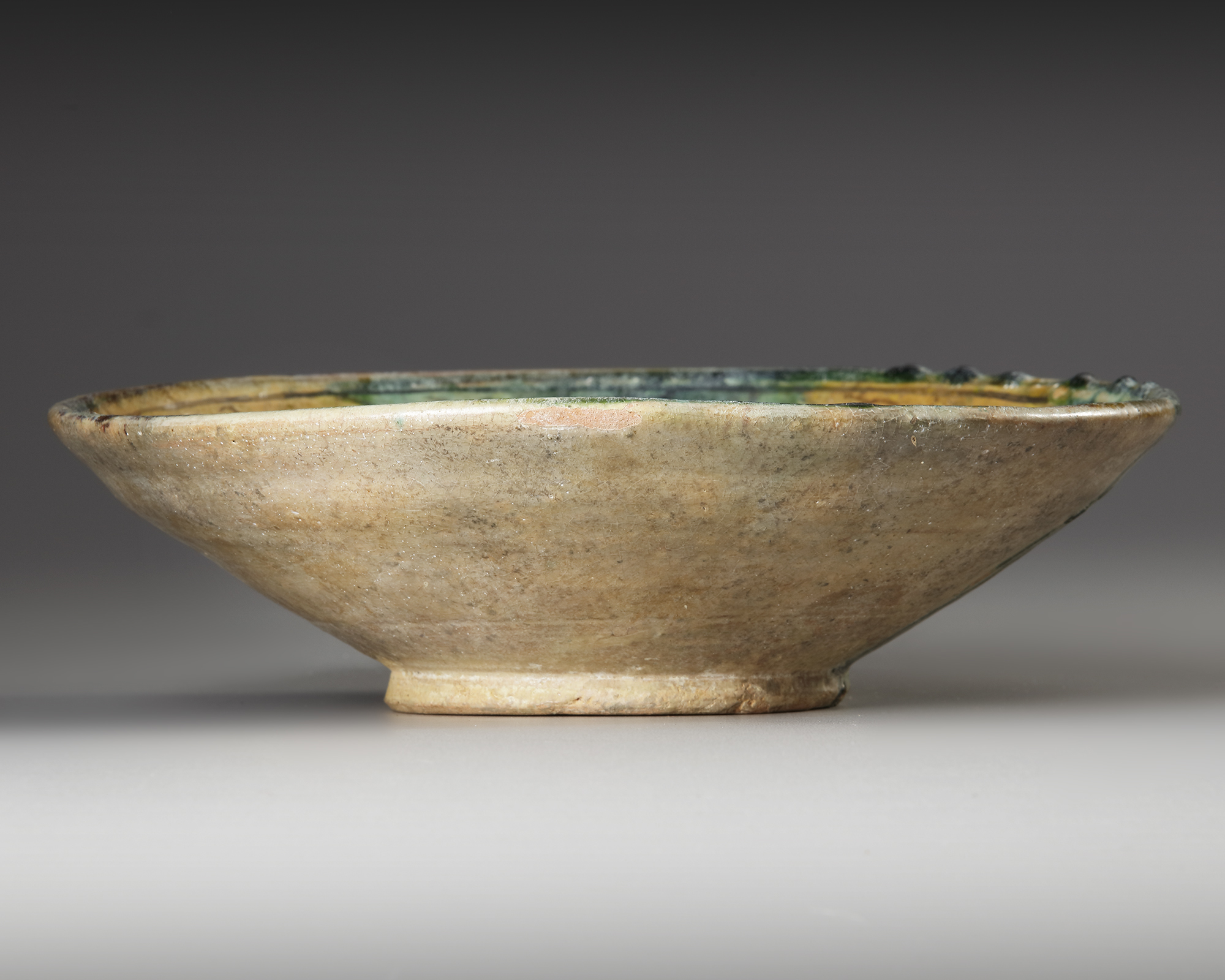 A PERSIAN SGRAFFITO SPLASHWARE POTTERY BOWL, PERSIA 10TH CENTURY