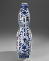 A CHINESE IRON-RED DECORATED BLUE AND WHITE VASE, 19TH-20TH CENTURY