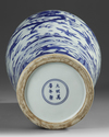 A LARGE CHINESE BLUE AND WHITE MEIPING VASE, 19TH-20TH CENTURY