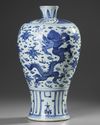 A CHINESE BLUE AND WHITE DRAGONS VASE, 19TH CENTURY