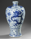 A CHINESE BLUE AND WHITE DRAGONS VASE, 19TH CENTURY