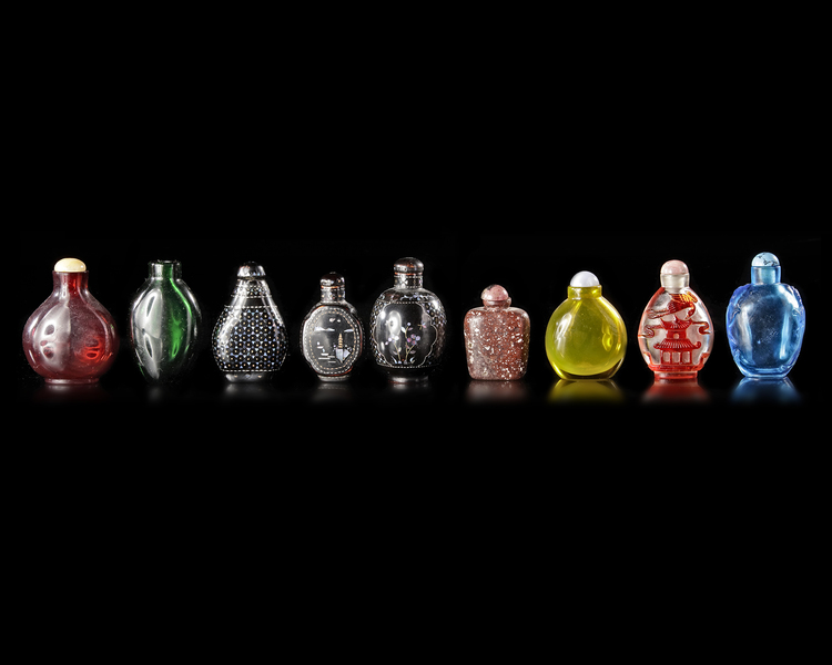 A COLLECTION OF 9 SNUFF BOTTLES IN VARIOUS MATERIALS, QING DYNASTY (1644-1911)