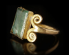 A LATE ROMAN STYLE RING WITH AN EMERALD, 3RD-4TH CENTURY AD OR LATER
