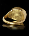 A ROMAN RING WITH AN AGATE INTAGLIO, 1ST CENTURY BC