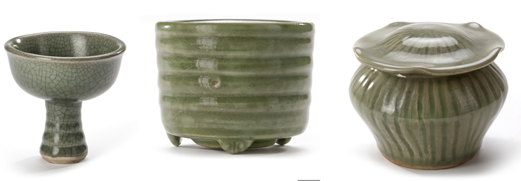 A CHINESE LONGQUAN CELADON ‘HUNDRED RIB’ JAR AND ‘LOTUS’ COVER, MING DYNASTY (1368-1644)