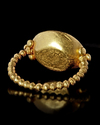 A LARGE ROMAN GOLD RING WITH AN INTAGLIO SHOWING A BUTTERFLY, 1ST CENTURY AD
