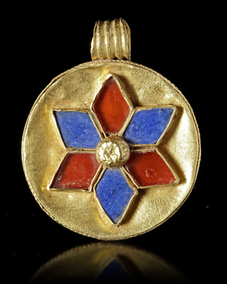 A CIRCULAR GOLD PENDANT PHOENICIAN,  5TH TO 4TH CENTURY BC