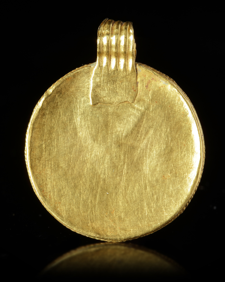 A CIRCULAR GOLD PENDANT PHOENICIAN, 5TH TO 4TH CENTURY BC