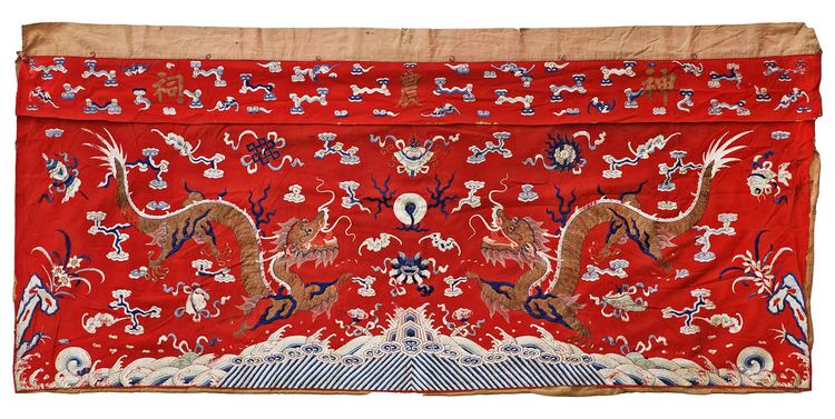 A CHINESE DRAGON EMBROIDERED PANEL, LATE QING DYNASTY (1644-1911)