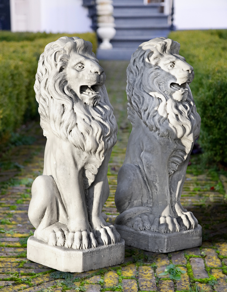 A PAIR OF ITALIAN SCULPTED WHITE MARBLE MODELS OF SEATED LIONS, LATE 19TH CENTURY