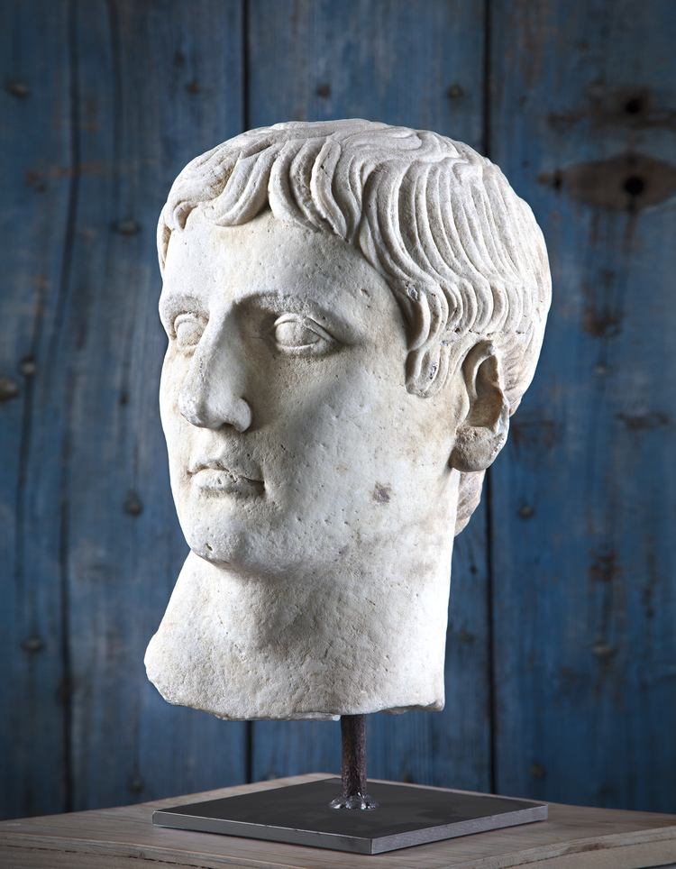 A GRAND TOUR SCULPTED WHITE MARBLE HEAD OF JULIUS CAESAR AUGUSTUS, 19TH CENTURY, AFTER THE MANNER OF ROMAN EXAMPLES