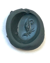 A LARGE ROMAN GOLD RING WITH AN INTAGLIO SHOWING A BUTTERFLY, 1ST CENTURY AD