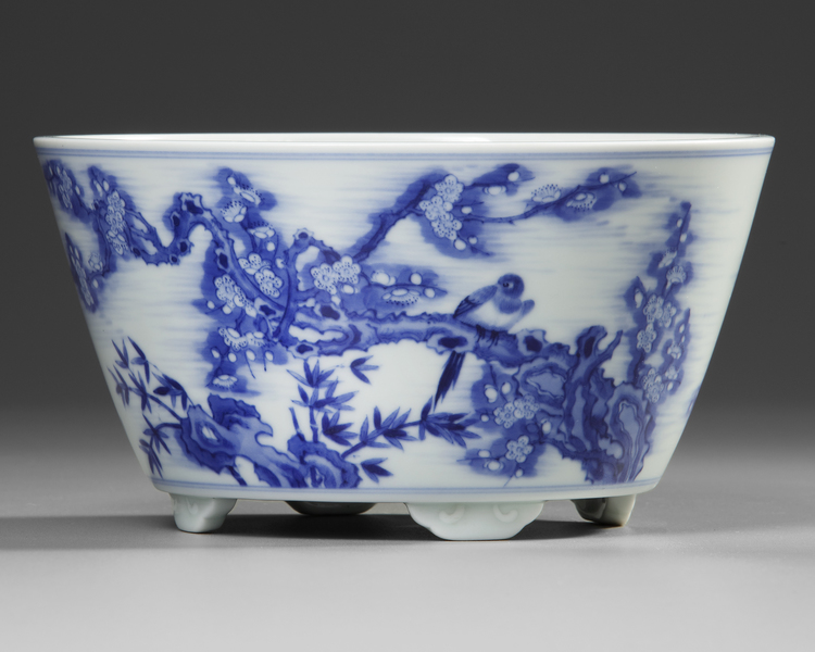 A CHINESE BLUE AND WHITE POT, 19TH-20TH CENTURY