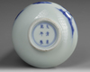 A SMALL CHINESE BLUE AND WHITE VASE, 19TH-20TH CENTURY