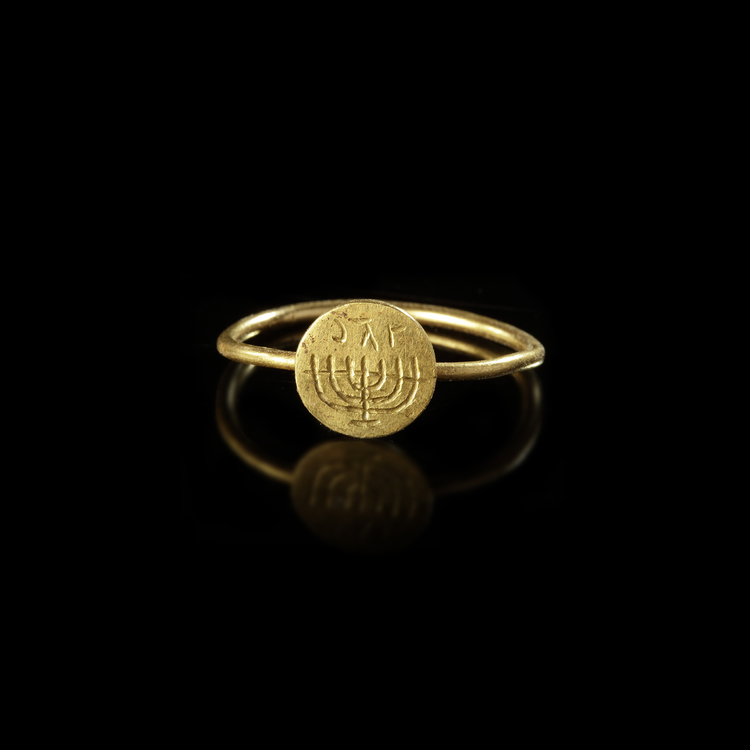 A BYZANTINE GOLD RING WITH MENORAH, 6TH-7TH CENTURY AD