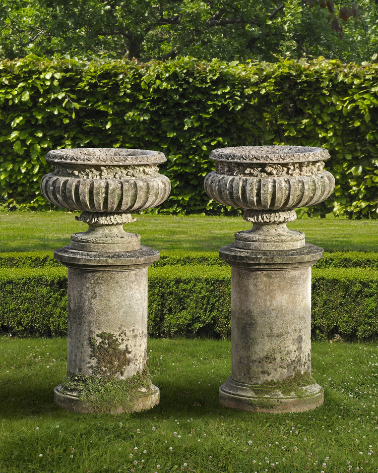 A  PAIR OF CARVED LIMESTONE GARDEN URNS, 20TH CENTURY