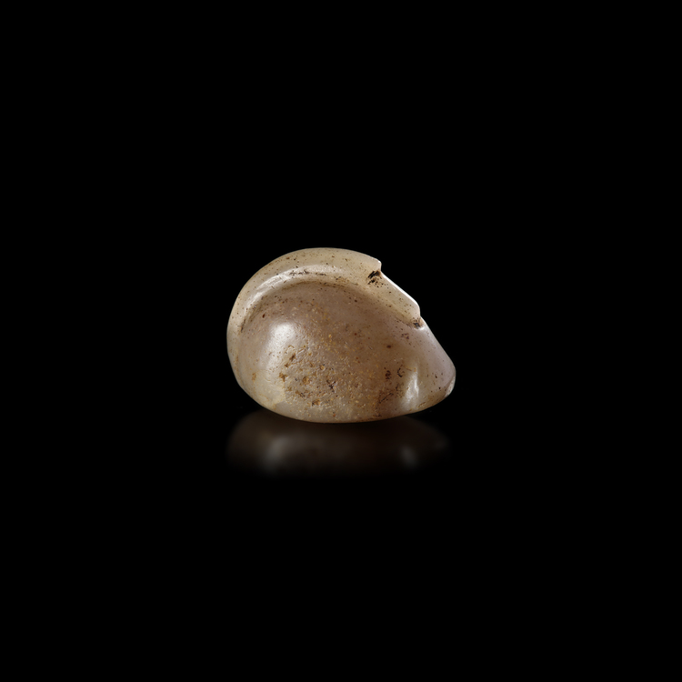 A CHALCEDONY DUCK WEIGHT, NEO-ASSYRIAN, 6TH CENTURY BC
