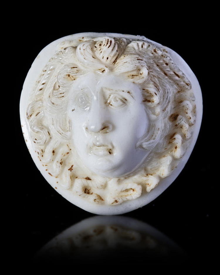 A LARGE WHITE ROMAN AGATE CAMEO WITH THE HEAD OF MEDUSA, 2ND-3RD CENTURY AD