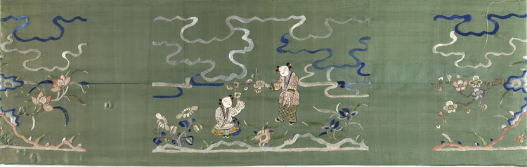 A CHINESE SILK EMBROIDERED HANGING PANEL, 20TH CENTURY