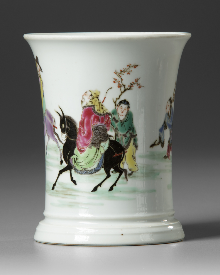 A CHINESE FAMILLE ROSE BRUSH POT, 20TH CENTURY