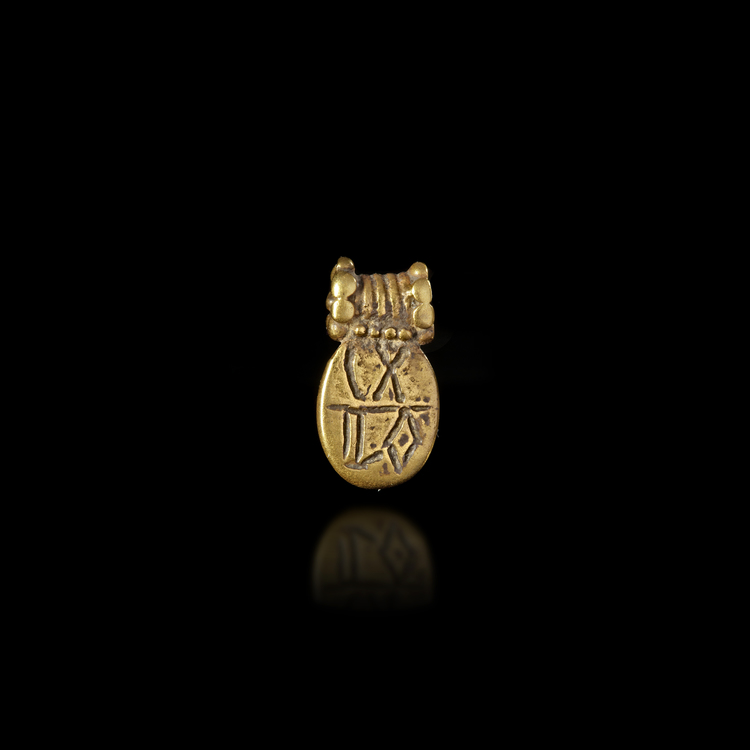 A GOLD HIMYARITE PENDANT SEAL, 4TH-3RD CENTURY BC