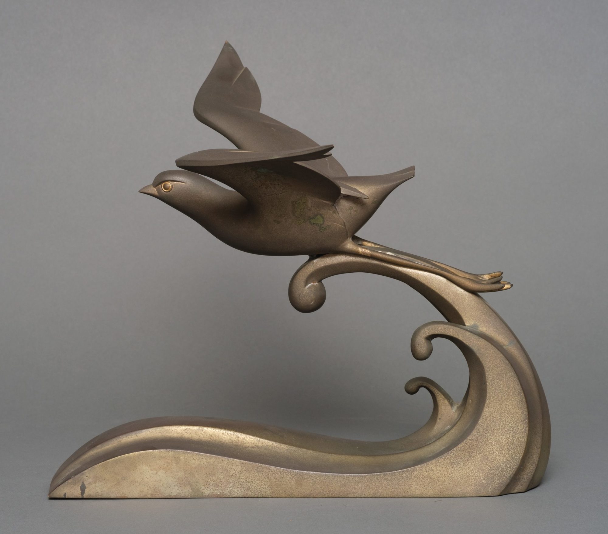 A JAPANESE ART DECO BRONZE BIRD, MID 20TH CENTURY (MID SHOWA PERIOD)