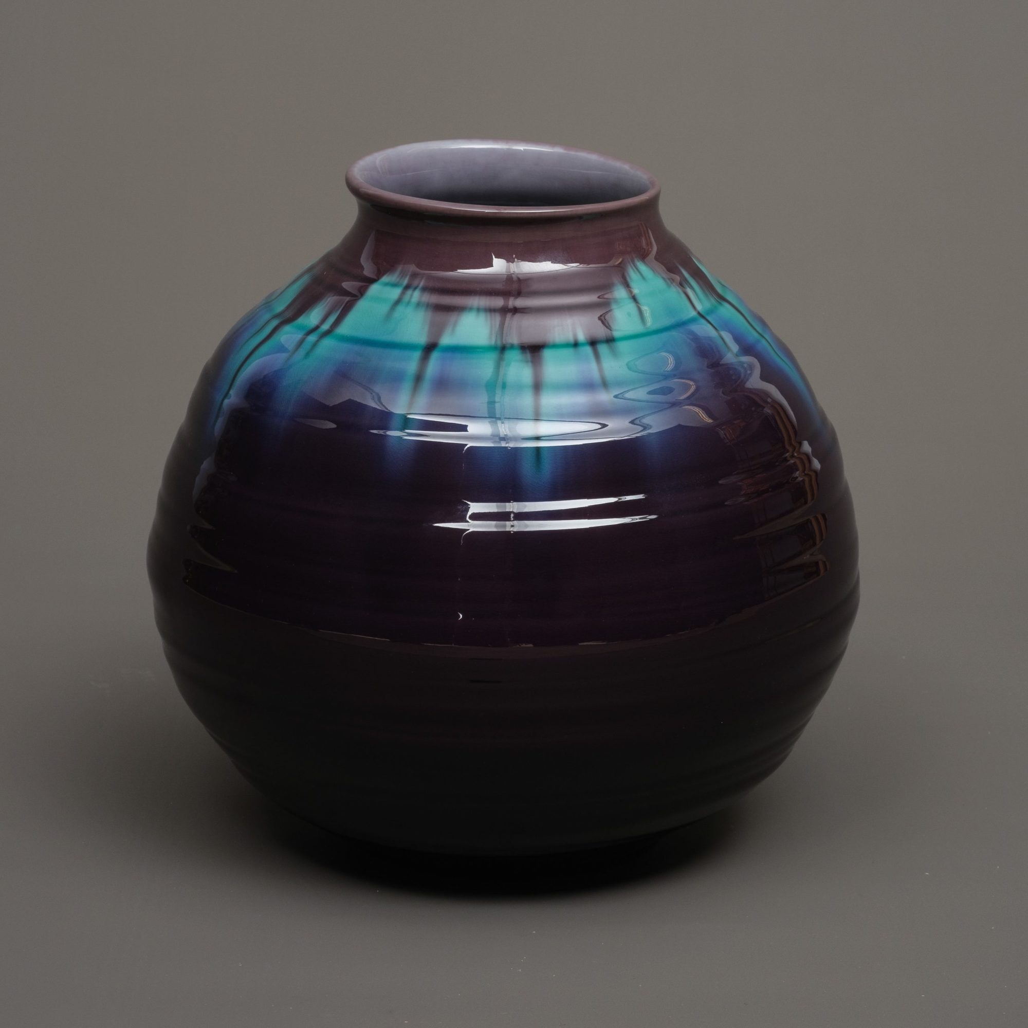 A LARGE JAPANESE PORCELAIN VASE BY YASOKICHI III, LATE 20TH CENTURY ...