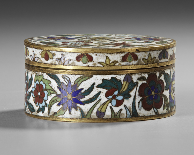 A CHINESE CLOISONNÉ ENAMEL BOX, 19TH CENTURY