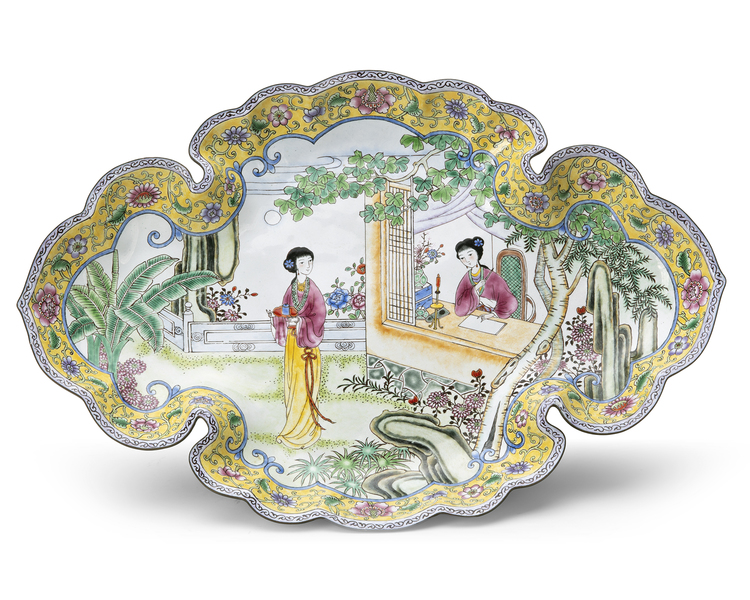 A CHINESE CANTON ENAMEL DISH, 20TH CENTURY