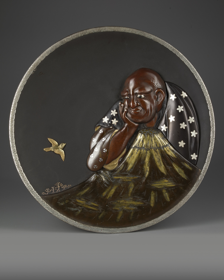 A LARGE JAPANESE CAST BRONZE AND MIXED METAL CHARGER, MEIJI PERIOD (1868-1912)