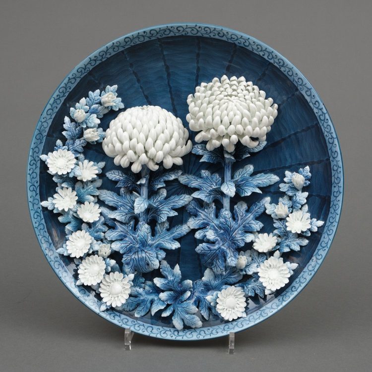 AN EXCEPTIONAL JAPANESE  FLOWER CHARGER, 1978
