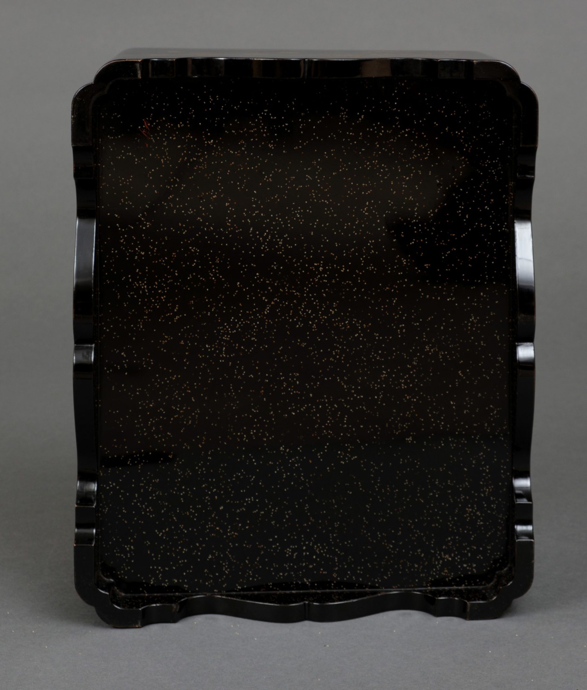 A JAPANESE LACQUER BOX, THAISHO PERIOD (1912-1926)