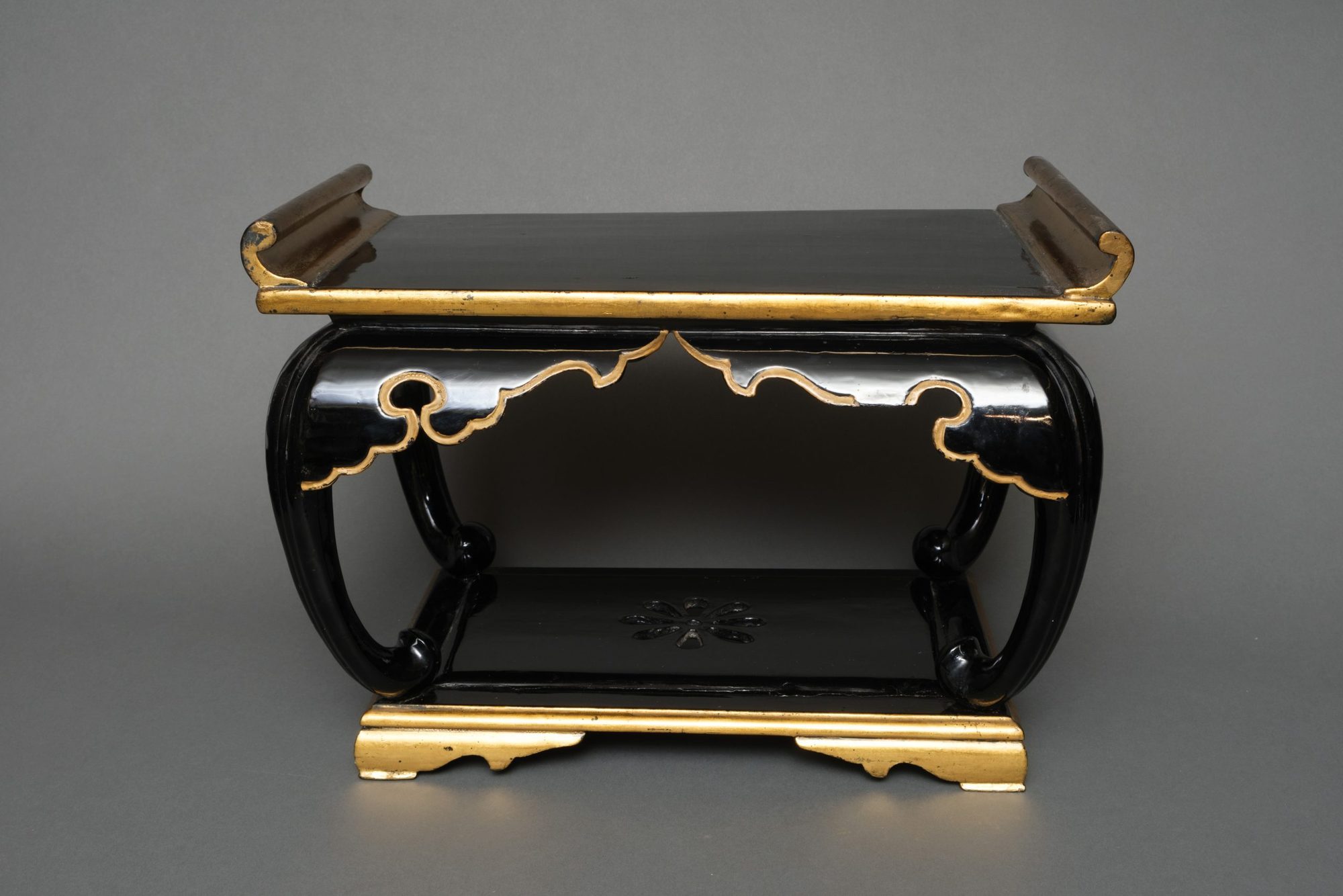 A JAPANESE LACQUER WOODEN TEMPLE TABLE, TAISHO PERIOD (1912