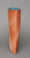 A JAPANESE RED STONEWARE VASE BY KUMAMOTO KIICHI, SHOEA PERIOD (1926-1989)